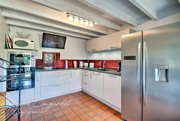 Propriété de charme en bord de rivière, avec activité de gîte Les HERBIERS (85)