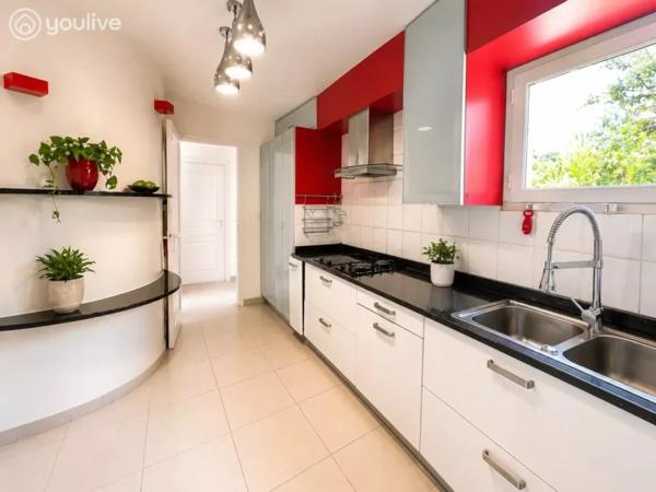 BAIE-MAHAULT – IMMEUBLE PROFESSIONNEL / BUREAUX / CENTRE DE SOINS / CENTRE DE FORMATION – 304 M²