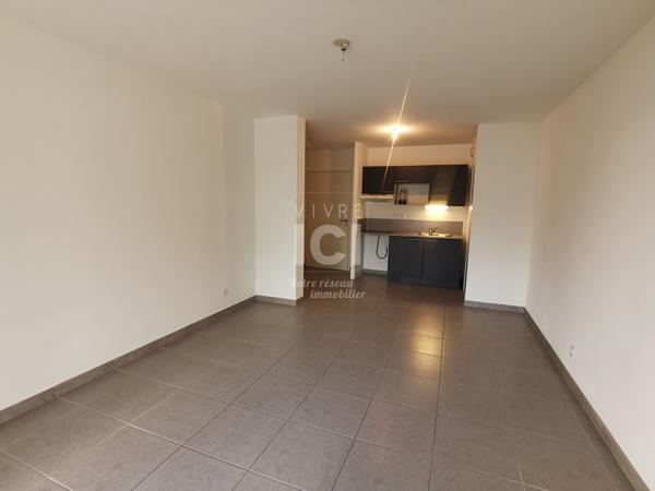 Appartement T2 de 43.13 m² avec balcon + stationnement - Centre ville TREILLIERES