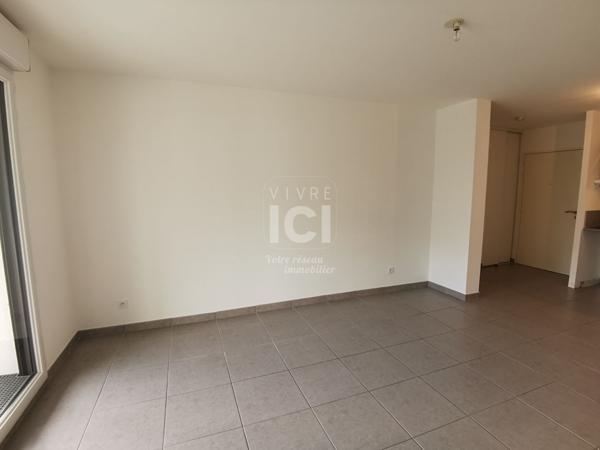 Appartement T2 de 43.13 m² avec balcon + stationnement - Centre ville TREILLIERES