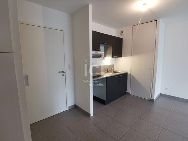 Appartement T2 de 43.13 m² avec balcon + stationnement - Centre ville TREILLIERES
