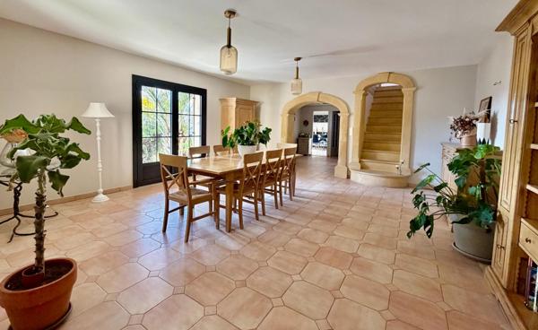 AU CALME DANS UN ENVIRONNEMENT NATURE PROCHE DES DENTELLES