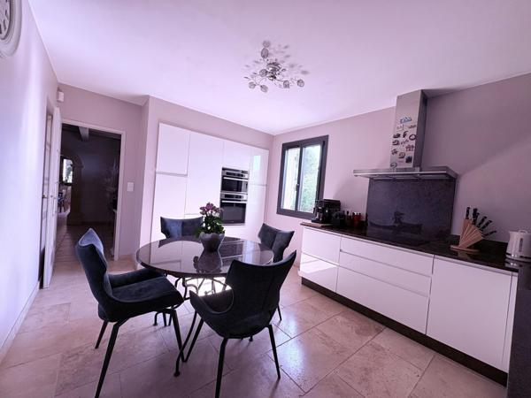 AU CALME DANS UN ENVIRONNEMENT NATURE PROCHE DES DENTELLES