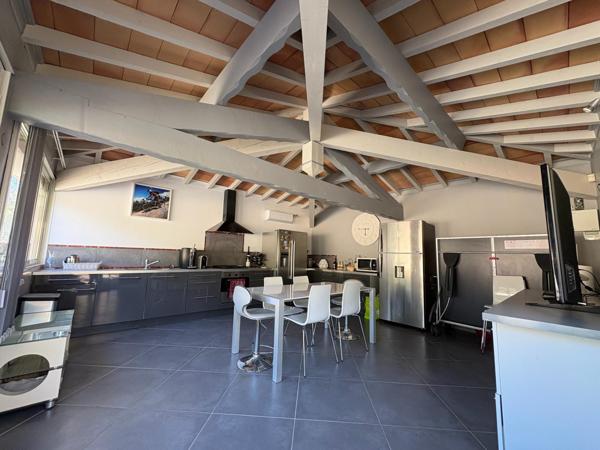 AU CALME DANS UN ENVIRONNEMENT NATURE PROCHE DES DENTELLES