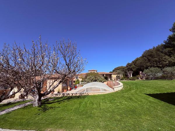 AU CALME DANS UN ENVIRONNEMENT NATURE PROCHE DES DENTELLES