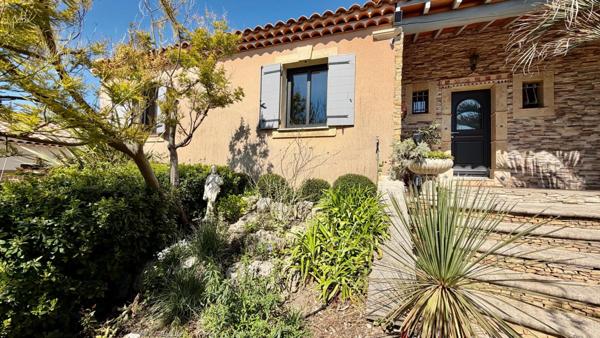 AU CALME DANS UN ENVIRONNEMENT NATURE PROCHE DES DENTELLES