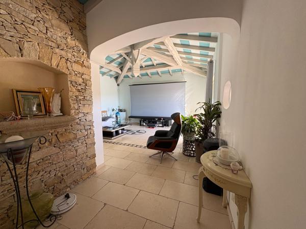 AU CALME DANS UN ENVIRONNEMENT NATURE PROCHE DES DENTELLES