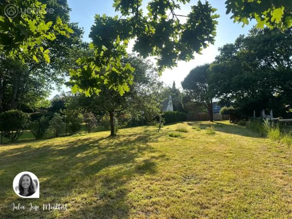 Terrain 1200m² à Sautron – Emplacement recherché et cadre arboré