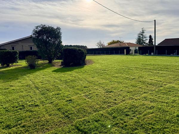 Maison en Pierre avec dépendances à vendre à Maransin