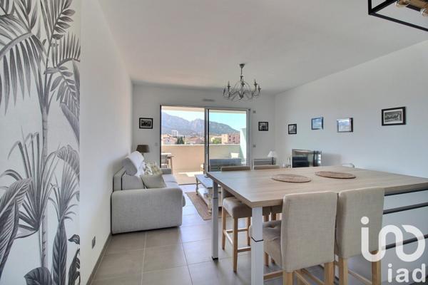 Appartement 3 pièces de 70 m² à Marseille (13008)