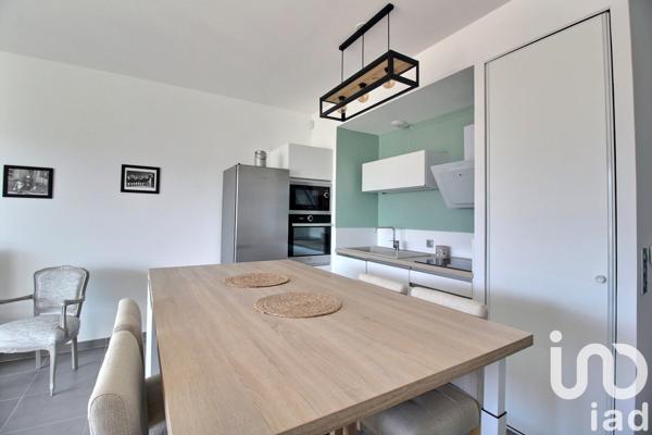 Appartement 3 pièces de 70 m² à Marseille (13008)