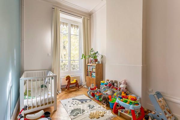 Appartement ancien rénové et traversant