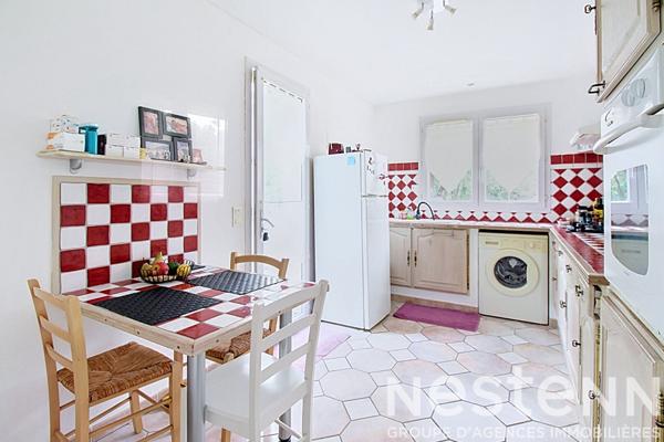 A VENDRE : Maison avec dépendances, piscine et grand terrain .