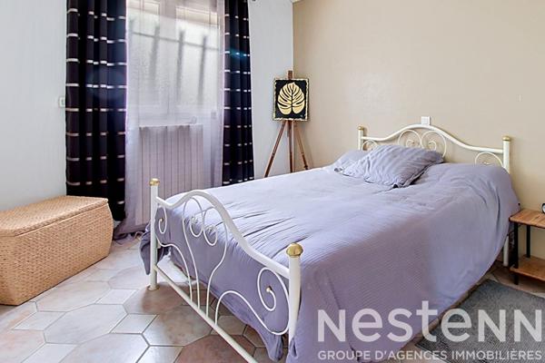 A VENDRE : Maison avec dépendances, piscine et grand terrain .