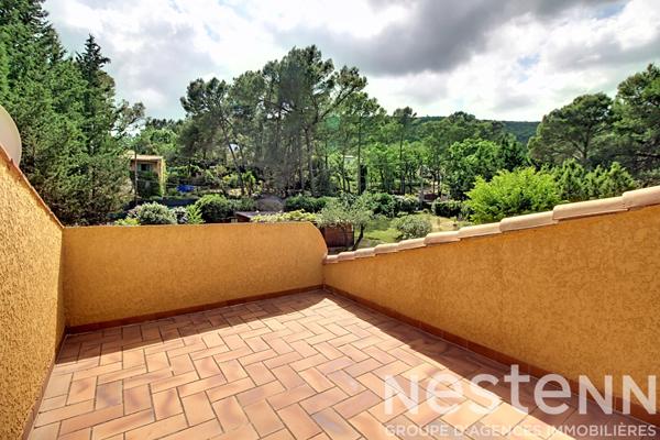 A VENDRE : Maison avec dépendances, piscine et grand terrain .