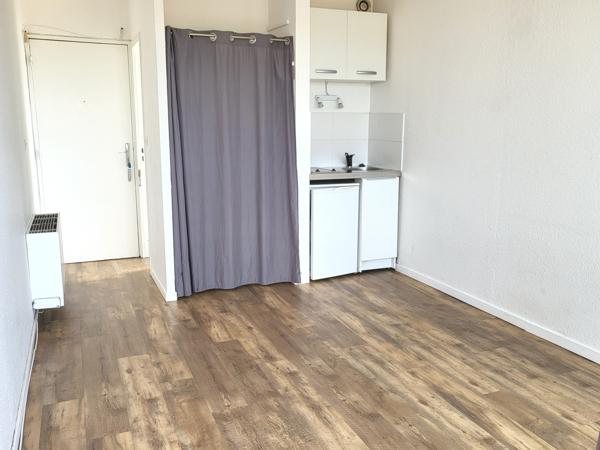 RÉS. LE CHATELET : AGRÉABLE STUDIO AVEC BALCON