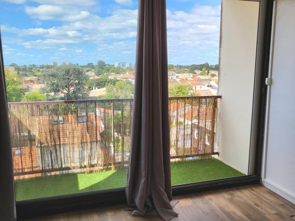 RÉS. LE CHATELET : AGRÉABLE STUDIO AVEC BALCON
