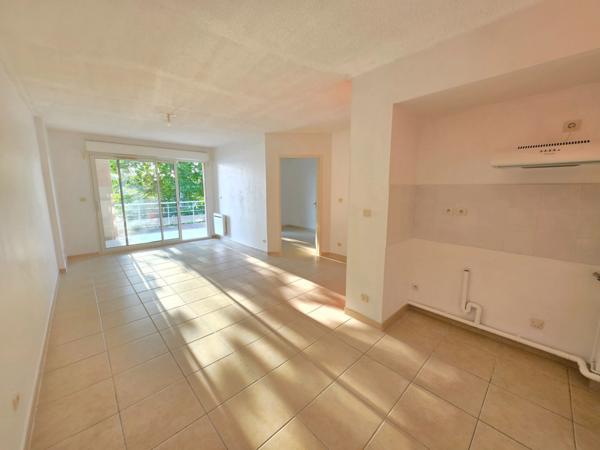 Appartement de vos rêves avec vue sur l'Étang de l'Olivier à Istres ! T2. 2 PIECES (13)