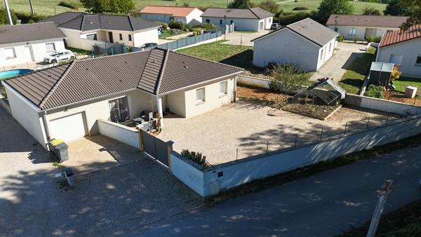 Maison récente de plain-pied – 4 chambres – Faible consommation énergétique