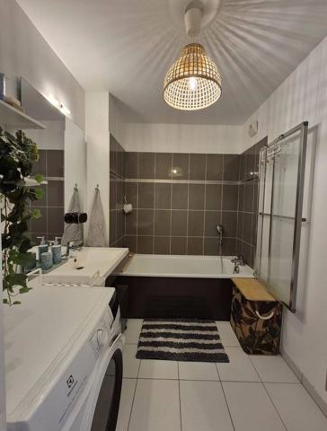 Vente                                                      Appartement
                        
                     4 pièces                      74 m2                     à Choisy-le-Roi