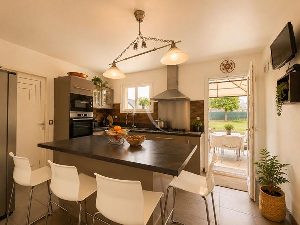 Maison Monnaie 6 pièce(s) 122 m2 -