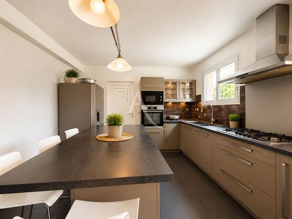Maison Monnaie 6 pièce(s) 122 m2 -