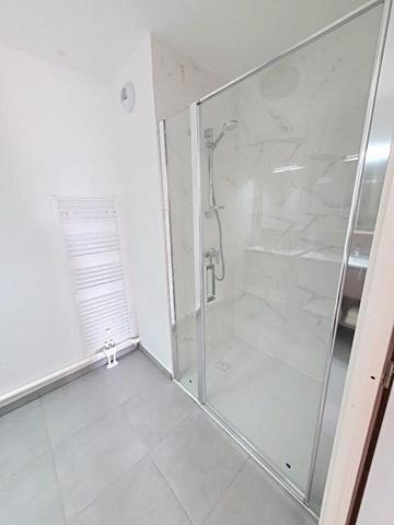 Halluin Appartement récent avec 2 chambres et terrasse