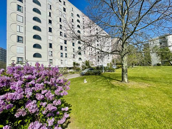 Appartement T4 80m2 2 chambres séjour double loggia et cellier Talence.
