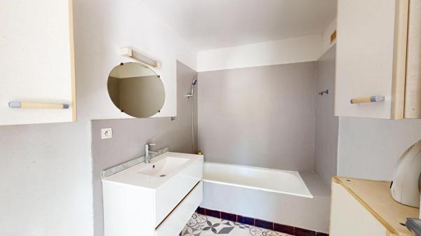 Appartement 4 pièces avec extérieurs, caves et stationnement – Ensisheim (68190)