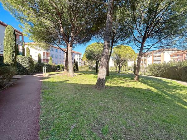 Frejus T3 rez de jardin, traversant, terrasse, jardin, garage