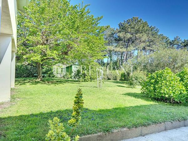 Chiberta emplacement recherché, grande parcelle paysagée et arborée avec maison et piscine, ANGLET