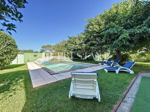 Chiberta emplacement recherché, grande parcelle paysagée et arborée avec maison et piscine, ANGLET
