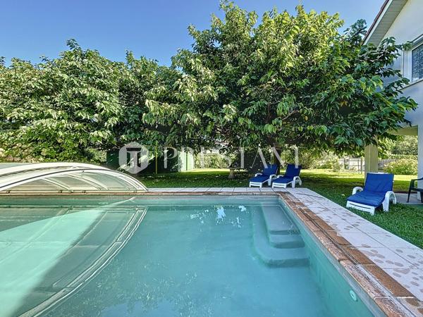 Chiberta emplacement recherché, grande parcelle paysagée et arborée avec maison et piscine, ANGLET