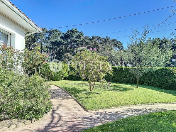 Chiberta emplacement recherché, grande parcelle paysagée et arborée avec maison et piscine, ANGLET