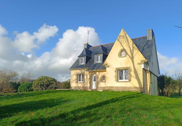 29520 Châteauneuf du Faou maison 5 chambres sur 2700 m² de terrain au calme
