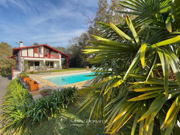 Villa avec piscine à vendre sur ARBONNE