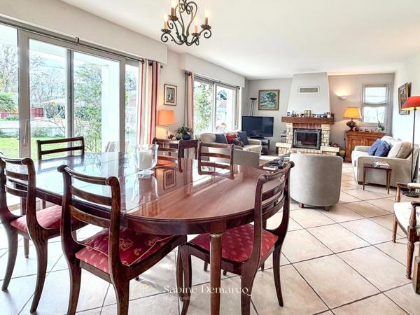 Villa avec piscine à vendre sur ARBONNE