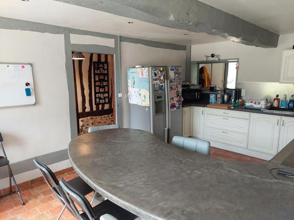 Maison beaux volumes proche YVETOT 7 pièce(s) 234 m2