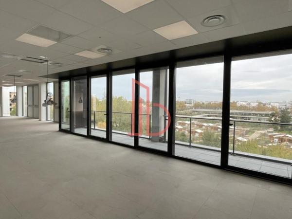 Bureau de 4314 m² à louer à Bordeaux Ravezies