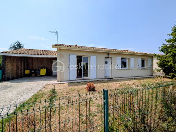 Charmante maison de 81 m² avec 3 chambres, jardin située à 8 min du centre Leclerc à Blaye

Située dans un quartier résidentiel calme à proximité immédiate du centre-ville de Saint Seurin de Cursac et à seulement 8 minutes de Blaye, cette maison très bien entretenue de 81 m² offre un cadre de vie idéal.

Dès l'entrée, vous découvrirez un agréable salon baigné de lumière, ouvrant sur une cuisine équipée avec son cellier/buanderie attenant. 

Côté nuit, la maison dispose de 3 chambres ainsi que d'une salle d'eau moderne avec un spacieux meuble incluant une vasque rectangulaire, sèche serviette. WC indépendant.

Côté prestations, tout est pensé pour le confort au quotidien : climatisation réversible (Classée DPE C pour une gestion maîtrisée de vos dépenses), fibre, système alarme, raccordement au Tout-à-l'égout (TAE). Chauffe-eau neuf.

À l'extérieur, vous profiterez d'un joli terrain arboré de 459 m² avec terrasse, d'un carport pour vos véhicules et d'un local de rangement bien utile pour les vélos et le matériel de jardinage.

Une opportunité clé en main à ne pas manquer !

St Seurin de Cursac : pharmacie, cabinet de soins, commerces, école primaire
Blaye à 8/10 minutes, citadelle, commerces, collège, lycée

N'hésitez pas à me contacter pour plus de renseignements ou pour planifier une visite.