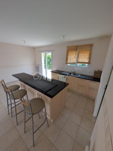 Charmante maison de 81 m² avec 3 chambres, jardin située à 8 min du centre Leclerc à Blaye

Située dans un quartier résidentiel calme à proximité immédiate du centre-ville de Saint Seurin de Cursac et à seulement 8 minutes de Blaye, cette maison très bien entretenue de 81 m² offre un cadre de vie idéal.

Dès l'entrée, vous découvrirez un agréable salon baigné de lumière, ouvrant sur une cuisine équipée avec son cellier/buanderie attenant. 

Côté nuit, la maison dispose de 3 chambres ainsi que d'une salle d'eau moderne avec un spacieux meuble incluant une vasque rectangulaire, sèche serviette. WC indépendant.

Côté prestations, tout est pensé pour le confort au quotidien : climatisation réversible (Classée DPE C pour une gestion maîtrisée de vos dépenses), fibre, système alarme, raccordement au Tout-à-l'égout (TAE). Chauffe-eau neuf.

À l'extérieur, vous profiterez d'un joli terrain arboré de 459 m² avec terrasse, d'un carport pour vos véhicules et d'un local de rangement bien utile pour les vélos et le matériel de jardinage.

Une opportunité clé en main à ne pas manquer !

St Seurin de Cursac : pharmacie, cabinet de soins, commerces, école primaire
Blaye à 8/10 minutes, citadelle, commerces, collège, lycée

N'hésitez pas à me contacter pour plus de renseignements ou pour planifier une visite.