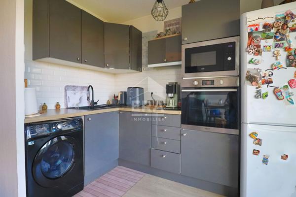 Appartement Marseille 2 pièces 42 m² rénové avec terrasse 11 m² vue dégagée  Saint-Loup / Saint-Tronc parking garage