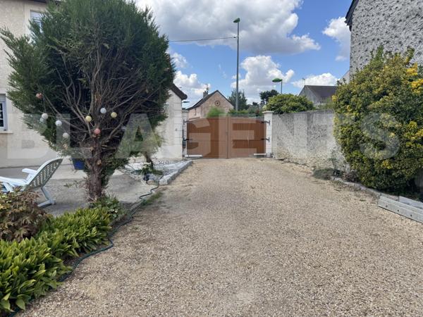 ENSEMBLE IMMOBILIER POUR INVESTISSEUR – 5 LOTS DONT 3 TERRAINS À BÂTIR + MAISON + DÉPENDANCE + TERRE