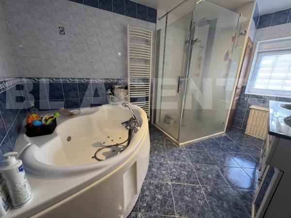 ENSEMBLE IMMOBILIER POUR INVESTISSEUR – 5 LOTS DONT 3 TERRAINS À BÂTIR + MAISON + DÉPENDANCE + TERRE