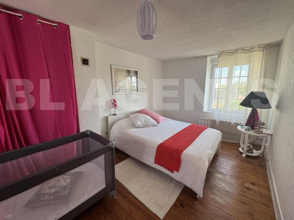 ENSEMBLE IMMOBILIER POUR INVESTISSEUR – 5 LOTS DONT 3 TERRAINS À BÂTIR + MAISON + DÉPENDANCE + TERRE