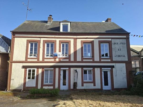 Immeuble comprenant 3 appartements 205m² + dépendances RUGLES