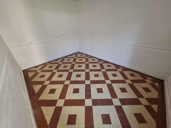 Immeuble comprenant 3 appartements 205m² + dépendances RUGLES