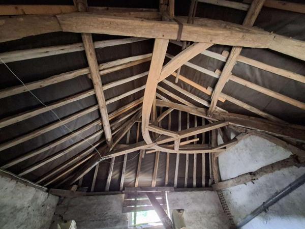 Immeuble comprenant 3 appartements 205m² + dépendances RUGLES