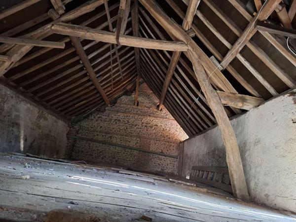 Immeuble comprenant 3 appartements 205m² + dépendances RUGLES