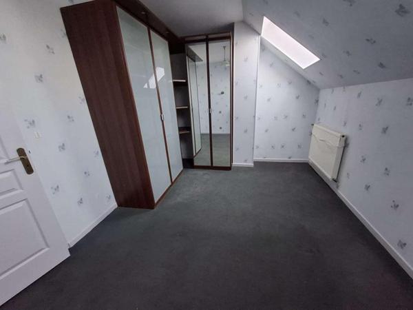 Immeuble comprenant 3 appartements 205m² + dépendances RUGLES